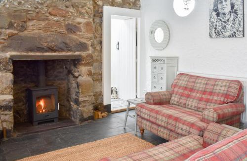 Dinas House | The Yard Beach Cottage - Uk43653