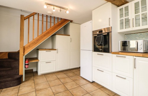 Dawlish Cottage | THE YELLOW HOUSE, 13 KING STREET, family friendly in Dawlish