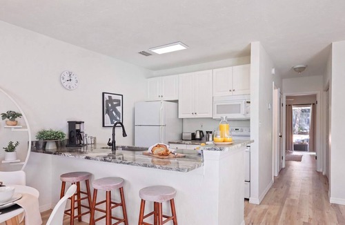 Gainesville Condo | The YinYang | King Bed Workspace Full Kitchen