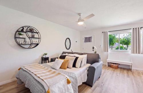 Gainesville House | The YinYang - King Bed , Workspace , Full Kitchen