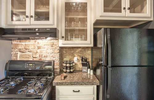 Maple Ridge Apartment | The Yorkshire Flat - Tranquil Comfort