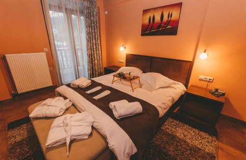 Vitina Hotel | Thea Mainalou