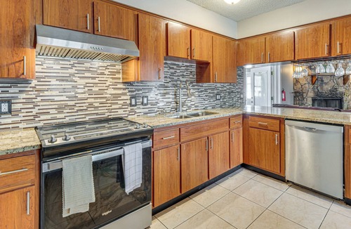 Fairvilla House | Theme Park Base! Suburban Home 14 Mi to Universal