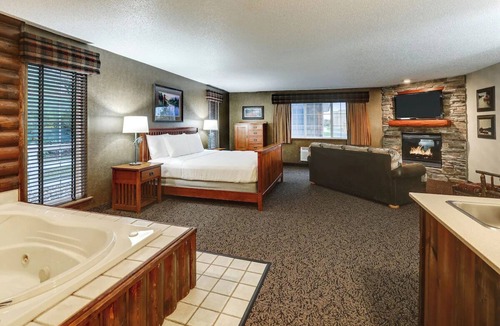 St. Joseph Hotel | Theme Suite with Whirlpool, Stoney Creek St. Joseph, Heated Pool