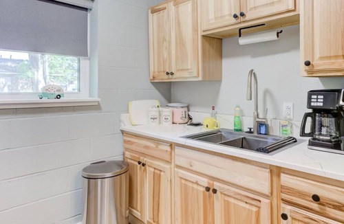 Downtown Memphis Apartment | Themed Lux Loft with King Bed, Free Parking & Wi-Fi