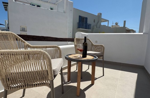 Agia Anna Apartment | THEOFANIS STUDIOS