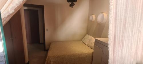 Velha House | Theora Quarto Amora