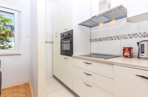 Zurkovo Apartment | These functional apartments are located in Kostrena, not far from the town of Crikvenica.