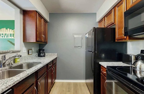 North Capitol Condo | Third-Floor Riverfront Condo w/Balcony, Pool, & Fast WiFi – Near Broadway!