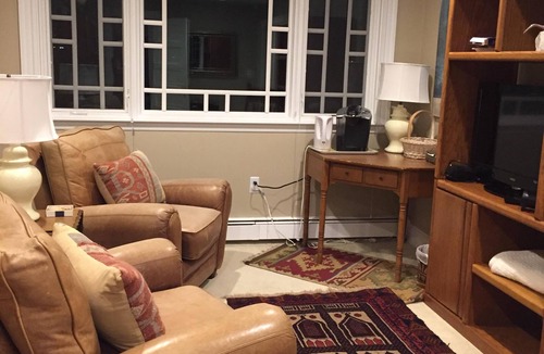 Hull Bed & Breakfast | Third Floor Suite in waterfront Victorian on peninsula surrounded by ocean