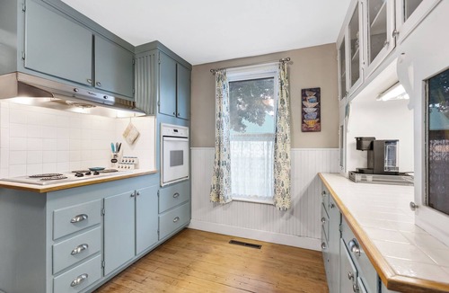Salida House | This 2-bedroom Victorian cottage features comfortable, modern furnishings, well-equipped kitchen, and a spacious green yard with a shady back patio and a front porch swing. On the quiet edge of downtown, across the street from Alpine Park.