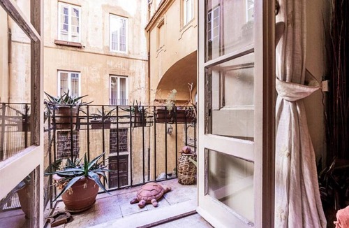 Rione VII Regola Apartment | This 70m2 apartment accommodates 3 people and is located on the first floor of a historic building without a lift, which can be accessed by passing through the internal cloister.It is located in the center of Rome, in a perfect spot for visiting the city