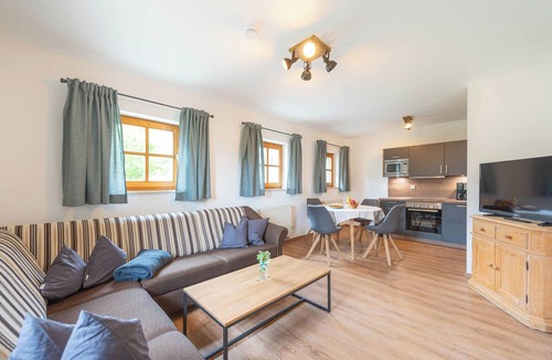Breitenberg Apartment | This 75 square meter vacation apartment on a country estate on the Dreisesselberg in the Bavarian Forest is your perfect retreat. 2 bedrooms, 1 living room, 1 fully equipped kitchen and a bathroom with shower/WC ensure relaxation. The large granite.