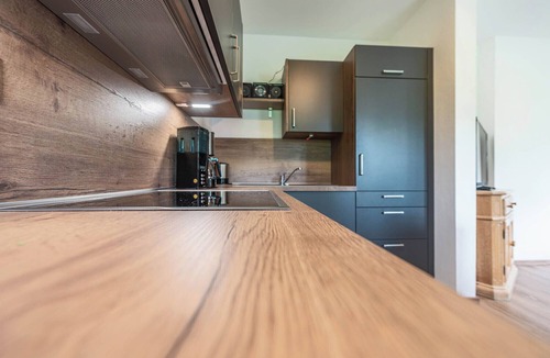 Breitenberg Apartment | This 75 square meter vacation apartment on a country estate on the Dreisesselberg in the Bavarian Forest is your perfect retreat. 2 bedrooms, 1 living room, 1 fully equipped kitchen and a bathroom with shower/WC ensure relaxation. The large granite.