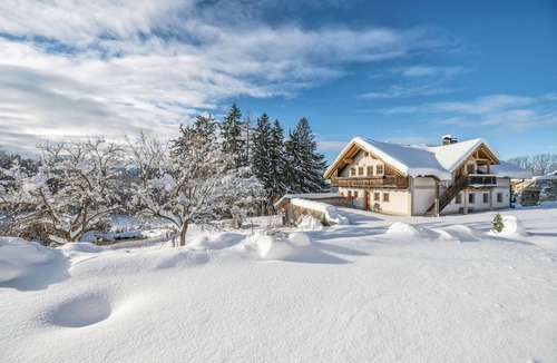 Breitenberg Apartment | This 75 square meter vacation apartment on a country estate on the Dreisesselberg in the Bavarian Forest is your perfect retreat. 2 bedrooms, 1 living room, 1 fully equipped kitchen and a bathroom with shower/WC ensure relaxation. The large granite.