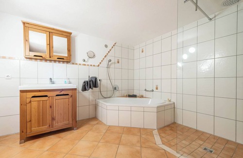 Breitenberg Apartment | This 90 square meter vacation apartment on a country estate on the Dreisesselberg in the Bavarian Forest is a gem for your little wellness vacation for two. Magnificent views, vast nature & absolute tranquillity are the order of the day. Wrapped up