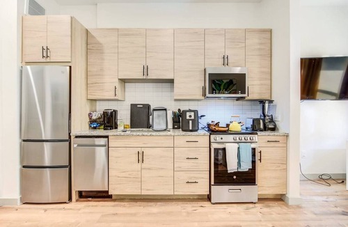 Washington Ave./ Memorial Park Apartment | This apartment is a 0 bedroom(s), 1 bathrooms, located in Houston, TX.