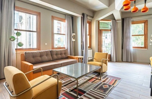 Balat Apartment | This apartment is a 1 bedroom(s), 2 bathrooms, located in Fatih, İstanbul.