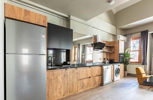 Balat Apartment | This apartment is a 1 bedroom(s), 2 bathrooms, located in Fatih, İstanbul.