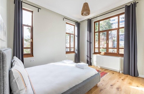 Tophane Apartment | This apartment is a 2 bedroom(s), 2 bathrooms, located in Beyoğlu, İstanbul.