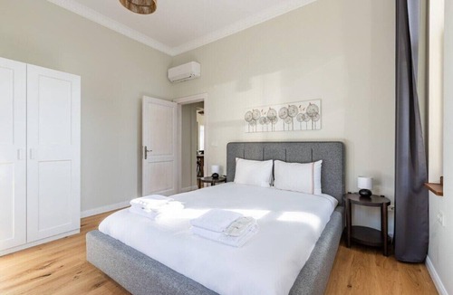 Tophane Apartment | This apartment is a 2 bedroom(s), 2 bathrooms, located in Beyoğlu, İstanbul.