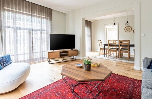 Tophane Apartment | This apartment is a 2 bedroom(s), 2 bathrooms, located in Beyoğlu, İstanbul.