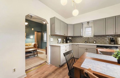 Lawrenceville Apartment | This apartment is a 2 bedroom(s), 1 bathrooms, located in Pittsburgh, PA.