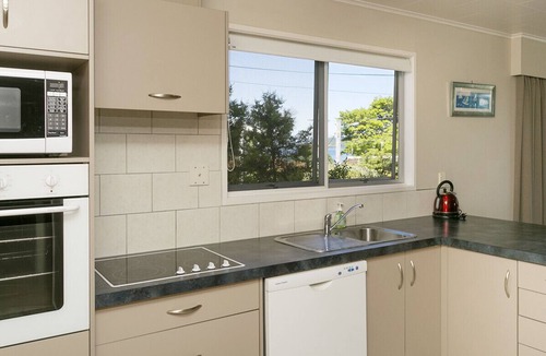Rainbow Point Cottage | This Bach Has it All - Rainbow Point Holiday Home