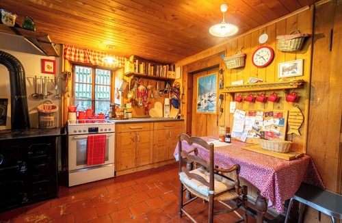 Les Posses-sur-Bex Ski Chalet | This beautiful chalet built in 1872 is located in the heart of the pretty village of Gryon. Gryon tr