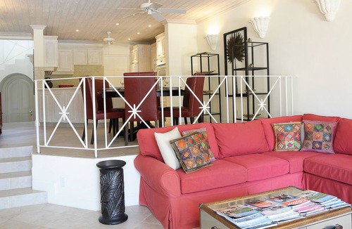 Dunscombe House | This beautifully decorated 3 Bedroom 3 bathroom Duplex Villa next to Apes Hill Polo Club