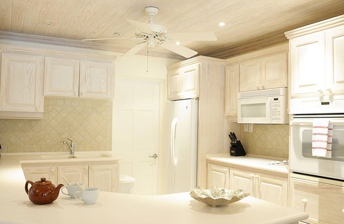 Dunscombe House | This beautifully decorated 3 Bedroom 3 bathroom Duplex Villa next to Apes Hill Polo Club