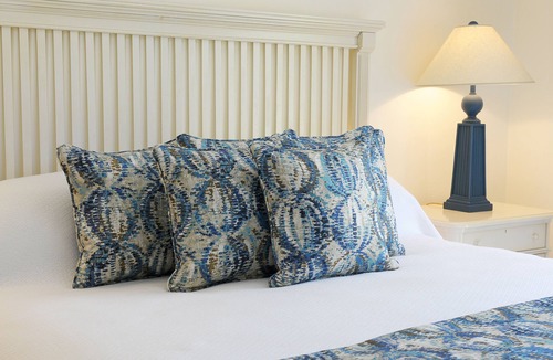 Dunscombe House | This beautifully decorated 3 Bedroom 3 bathroom Duplex Villa next to Apes Hill Polo Club