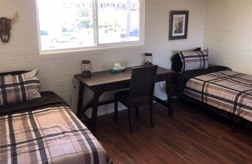 Alhambra Condo | This bright, cheerful condo two bedroom condo is located in a quiet, relaxed neighbor.