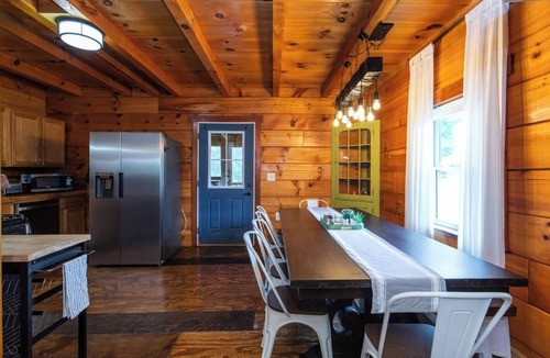 Stanton Cabin | This cabin is a 4 bedroom(s), 2 bathrooms, located in Stanton, KY.