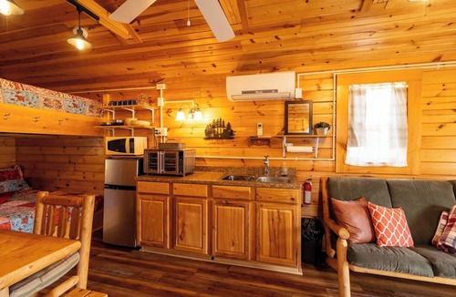 Berkeley Springs Cabin | This cabin is a 5 bedroom(s), 3 bathrooms, located in Berkeley Springs, WV.