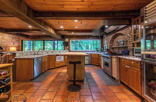 Stratton Mountain Ski Chalet | This chalet is a 5 bedroom(s), 3.5 bathrooms, located in Stratton Mountain, VT.