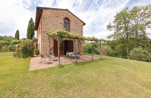 Toiano House | This characteristic barn has been completely renovated and divided into two apartments.