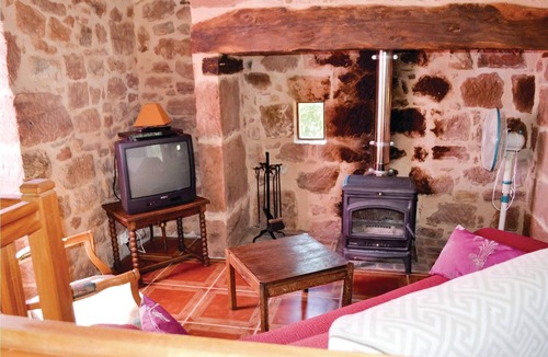 Teillots House | This charming cottage, once a barn, benefits from a quiet and rural location next to an old farmhous