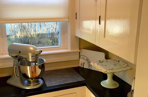 Rockland House | This Charming Coastal Cottage is One of Rockland's Most Highly Rated Properties!