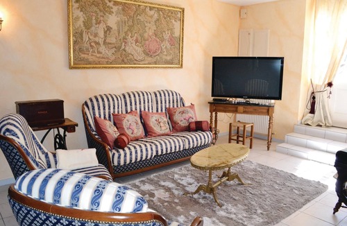 Canals House | This charming cottage is located in a hamlet ideally situated to discover the countryside as well as