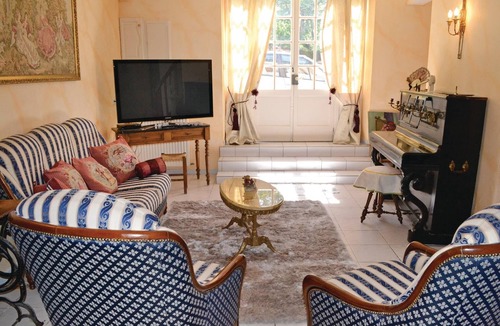 Canals House | This charming cottage is located in a hamlet ideally situated to discover the countryside as well as