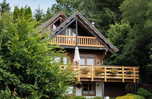 Bournoufay House | This charming two-story wooden Finnish chalet accommodates up to 5 people in two bedrooms for a cozy retreat in the heart of the Ardennes.