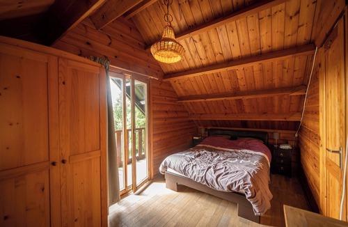 Bournoufay House | This charming two-story wooden Finnish chalet accommodates up to 5 people in two bedrooms for a cozy retreat in the heart of the Ardennes.