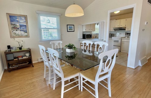 Avalon House | This classic 4 Bedroom, 2 Full Bath home is only 1/2 block to beach