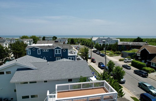 Avalon House | This classic 4 Bedroom, 2 Full Bath home is only 1/2 block to beach