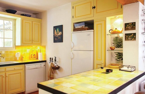 La Garde-Freinet House | This comfortably furnished and very functional vacation home enjoys a quiet location in the forest L
