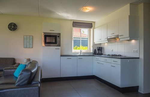 West-Graftdijk House | This comfortable home combines an authentic North Holland atmosphere with modern conveniences, so the holiday feeling starts the moment you arrive. Surrounded by the classic polder landscape, you can enjoy peace and space here, with towns, water and