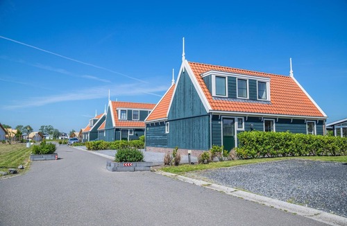 West-Graftdijk House | This comfortable home combines an authentic North Holland atmosphere with modern conveniences, so the holiday feeling starts the moment you arrive. Surrounded by the classic polder landscape, you can enjoy peace and space here, with towns, water and