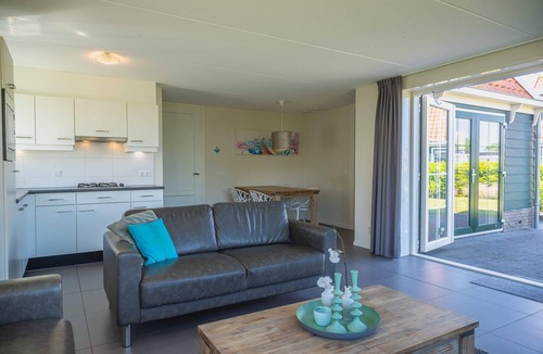 West-Graftdijk House | This comfortable home combines an authentic North Holland atmosphere with modern conveniences, so the holiday feeling starts the moment you arrive. Surrounded by the classic polder landscape, you can enjoy peace and space here, with towns, water and