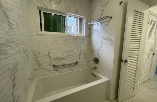 Estate Bolongo Apartment | This condo overlooking the Carribean Sea is perfect for family or group outings.